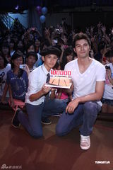 组图：林晖闵庆生众星祝福 大方对郭采洁示爱