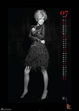 高清组图：刘嘉玲2011年历曝光 成熟性感金发烟熏妆