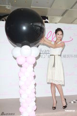 白歆惠低胸裙亮相上围缩水 自曝三年后结婚(图)