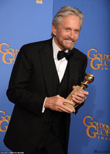 组图：《烛台之后》道格拉斯获迷你剧最佳男主