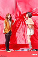 组图：SHE十周年纪念活动 Selina发短片盼早日归队