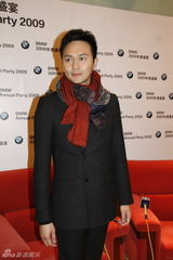 幻灯集：明星夫妇亮相活动　甄子丹：太太是贤内助