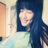 组图：人大形象片登时代广场 校花亮相