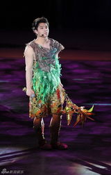 组图：众艺人水立方开唱 李宇春镂空皮衣抢眼