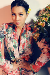 组图：阿朵花色写真大展文艺范儿