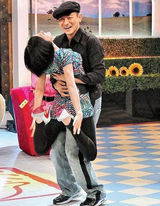 幻灯图：刘德华录《康熙来了》 与小S跳贴身舞