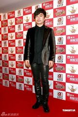 幻灯图：音乐风云榜十年盛典 星级艺人盛装出席