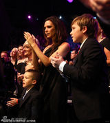 高清组图：贝克汉姆获终身成就奖 辣妹喜极而泣