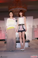 组图：阿娇(钟欣桐)长裙优雅 蔡卓妍清凉秀美腿