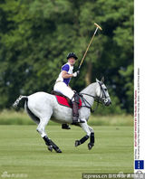 组图：威廉王子升级做爸爸 回首31载成长历程