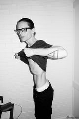 组图：杰瑞德-莱托另类写真曝光 无眉毛暴瘦出镜