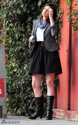 幻灯图集：安妮-海瑟薇新片变身机车女