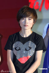 幻灯图：“内地造星教父”出书 陈子嘟称新秀缺内涵