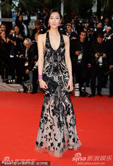 组图：超模刘雯助阵《爱》首映 邦女郎玛尔洛性感