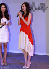 组图：张静初现身成都 抢眼红裙唯美妩媚