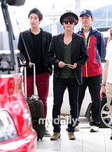 组图：神起SJ少时等SM家族赴印尼开唱亮相机场