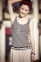 组图：聂鑫清凉夏日写真 邻家女孩清新气质