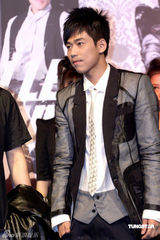 幻灯：苏醒推出新专辑 师兄王力宏录VCR祝福