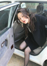 组图：网曝撒贝宁校花新欢系旧爱 俯身戏水走光