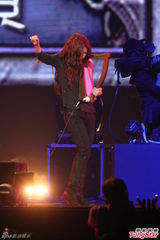 组图：陈绮贞演唱会男友现身 豪放上演女女舌吻