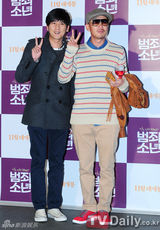 组图：金在中李善均亮相《犯罪少年》VIP试映会