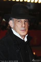 组图：《黑血》首映 导演斯鲁奇尔坐轮椅亮相