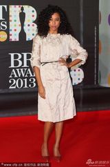 组图：2013全英音乐奖女星红毯竞艳