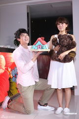 组图：丁当庆生遭恶整 崩溃痛哭成泪人儿