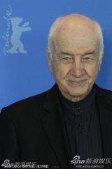 高清组图：阿明-缪勒-斯塔尔现身 被授予终身成就奖