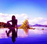 组图：吴建豪晒新婚蜜月照 妻子泳装秀曝光