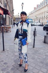 组图：车永莉巴黎时尚街拍 酷雅清新干练自然