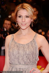 组图：女星弗兰兹斯卡-维兹亮片裙美艳亮相