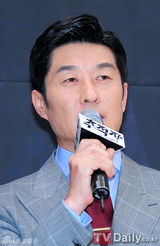 组图：高俊熙孙贤周等亮相韩剧《追踪者》发布会