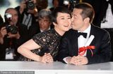 组图：戛纳电影节闭幕 影人后台欢庆获奖