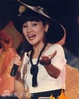 组图：凤飞飞生前精彩演出回顾 帽子歌后音容犹在