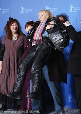 幻灯图集：《猛犸象》记者会 杰拉尔-德帕迪约亮相