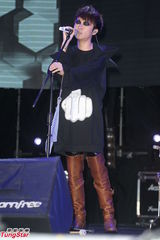 组图：简单生活节揭幕 莫文蔚苏打绿冒雨开唱