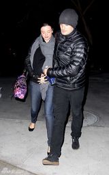 高清组图：奥兰多-布鲁姆秀恩爱 精灵王子护大肚娇妻