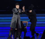 组图：群星献唱中歌榜 韩庚潘玮柏劲歌热舞