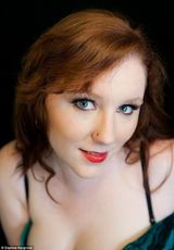 组图：美国军嫂争相拍火辣照 欲向丈夫传情