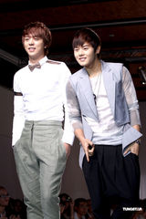 高清组图：俊英同俊台北走秀 帅气可爱表现专业