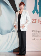 高清组图：韩艺瑟神话Eric宣传《间谍明月》十足养眼