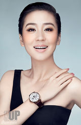 组图：苗圃曝光唯美写真 高雅气质辉映古城