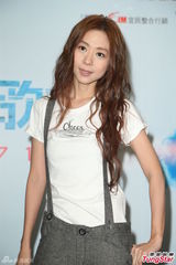 组图：陈绮贞演唱会男友现身 豪放上演女女舌吻