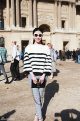 组图：张辛苑清爽亮相秀场 极简黑白收官时装周