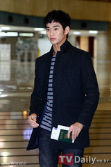 组图：韩星金秀贤赴日宣传《月亮怀抱太阳》