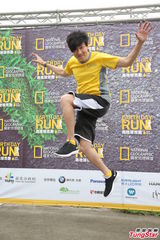 组图：林俊杰长跑四公里为四川灾区打气