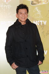 组图：香港电视办圣诞派对 王维基招揽亚视弃将