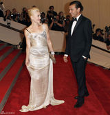 高清组图：纽约大都会庆典 史蒂芬妮夫妇秀恩爱