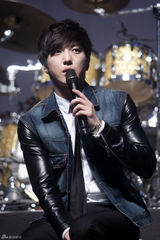 高清组图：韩团CNBLUE召开新专辑发布会献唱新曲